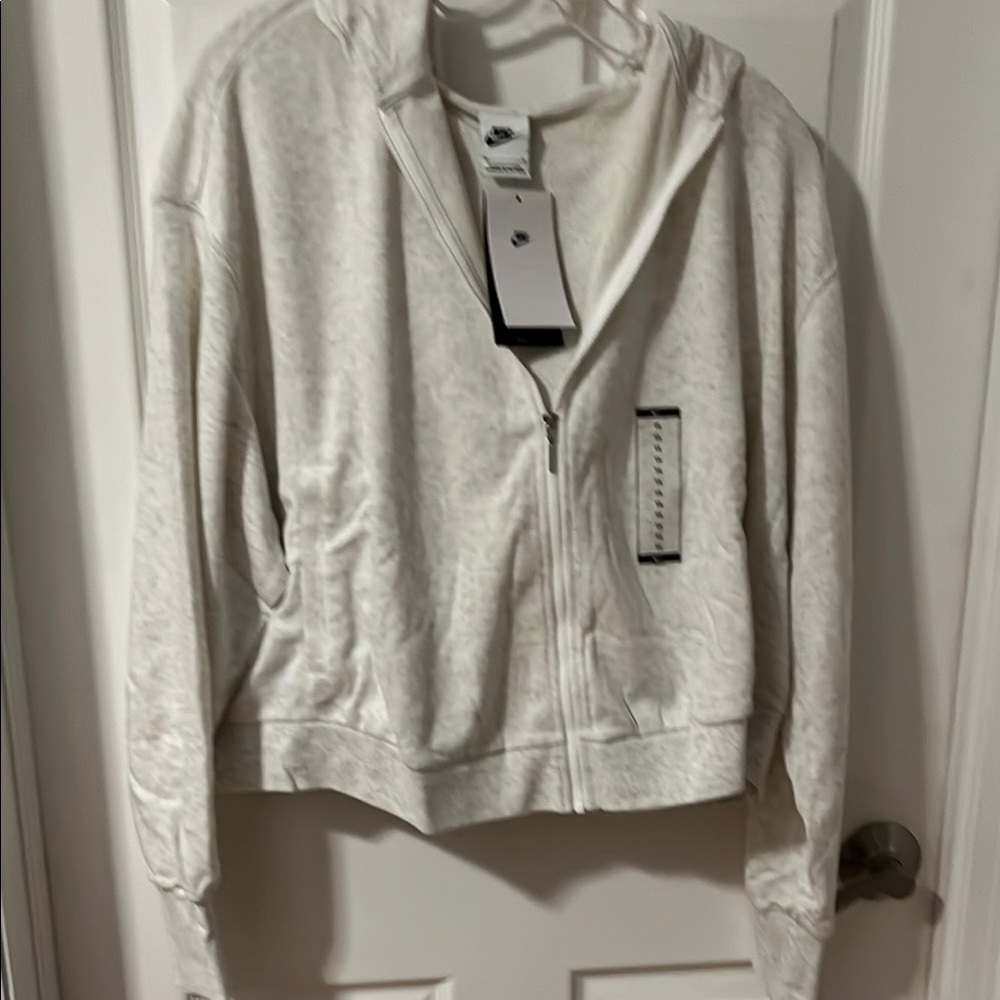 NWTNike Women's White Zip-Up Jacket. Size 1X.